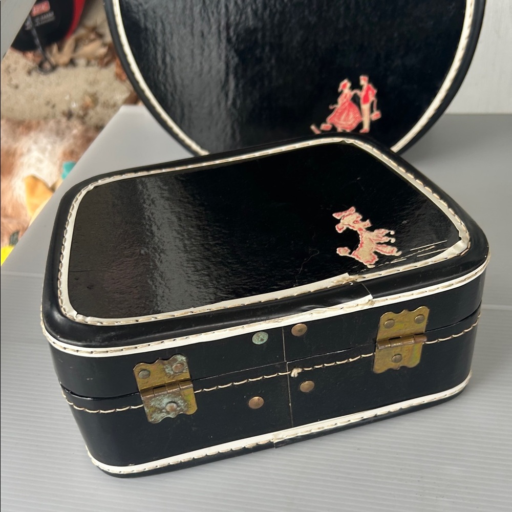 Vintage Black and White Travel Bag Set - Picture 6 of 14